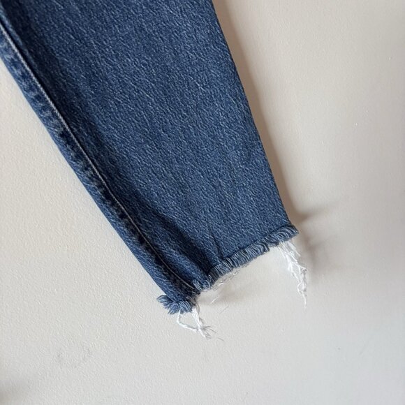 Levi's Womens 501 Button Fly Blue Denim Raw Hem Jeans Sz 28 (FITS LIKE A 26) - Picture 6 of 16